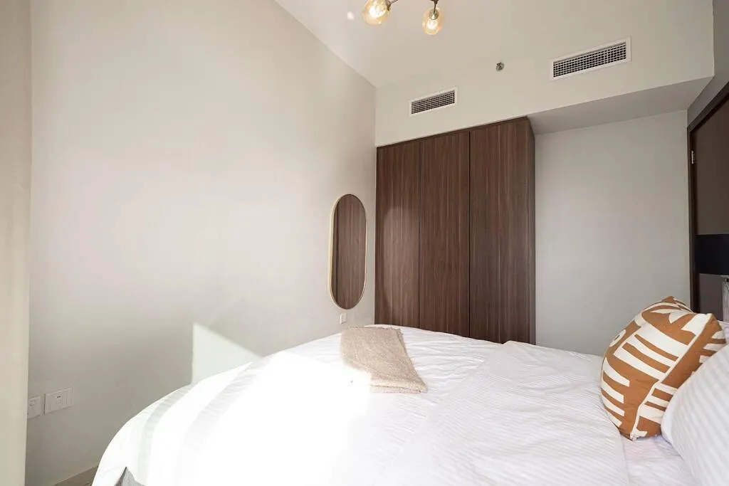 Full Burj Khalifa View - 4 Min Dubai Mall & Fountain - Smart Home - Gym - Pool - Luxury 2 Bedroom 0*,